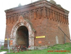 Остатки монастырских ворот. Фото 2011г.