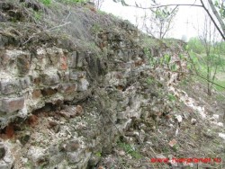 Фрагменты основания монастырской стены. Фото 2011г.