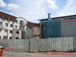 Место, где стоял надворный флигель. Фото июнь 2011 года