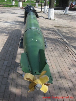Торпеда у памятника подводникам