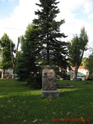 Скульптура у Путевого дворца