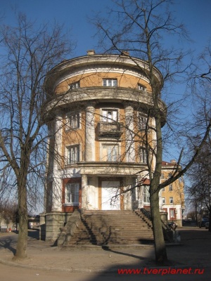 Здание где установлена мемориальная доска в честь Бошняка Юрия Михайловича