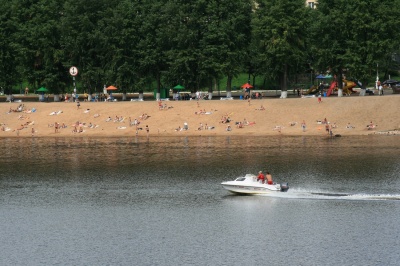Река Волга. Вид на городской пляж.
