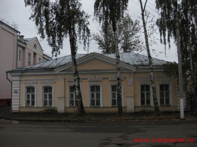 Здание, где установлена памятная доска в честь Мемориальная доска в честь сандружинниц ВОВ