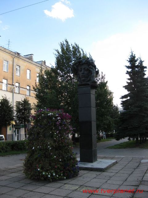 Памятник Пушкину на Театральной площади