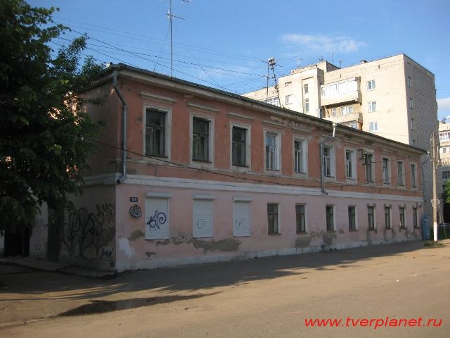 Жилой дом. Улица Крылова, дом 13