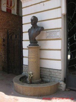 Памятник Сергею Лемешеву