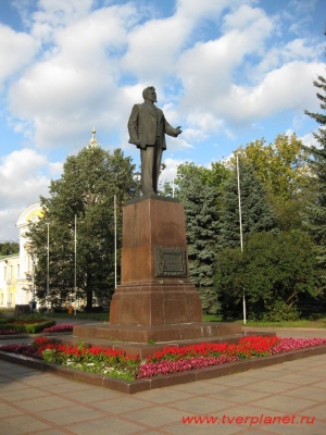 Памятник М.И. Калинину на площади Революции