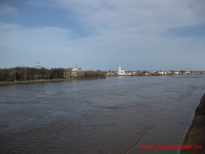Волга в апреле 2012 года