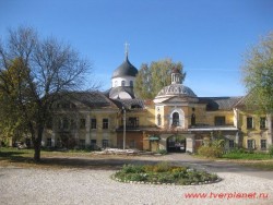 В Твери открылась выставка-ярмарка у Христорождественского монастыря